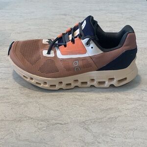 On Running Women’s Cloudstratus Peach and Navy shoes